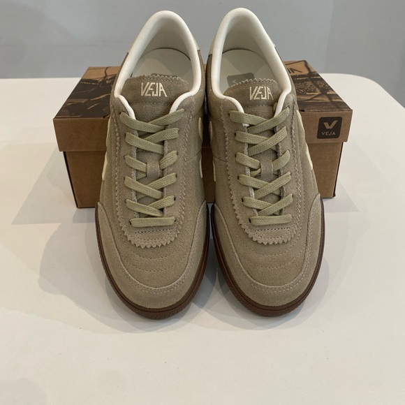 Veja Panenka Suede Sneaker in Taupe/Pierre/Bark sz 38EU/7US New in Box - Picture 5 of 7